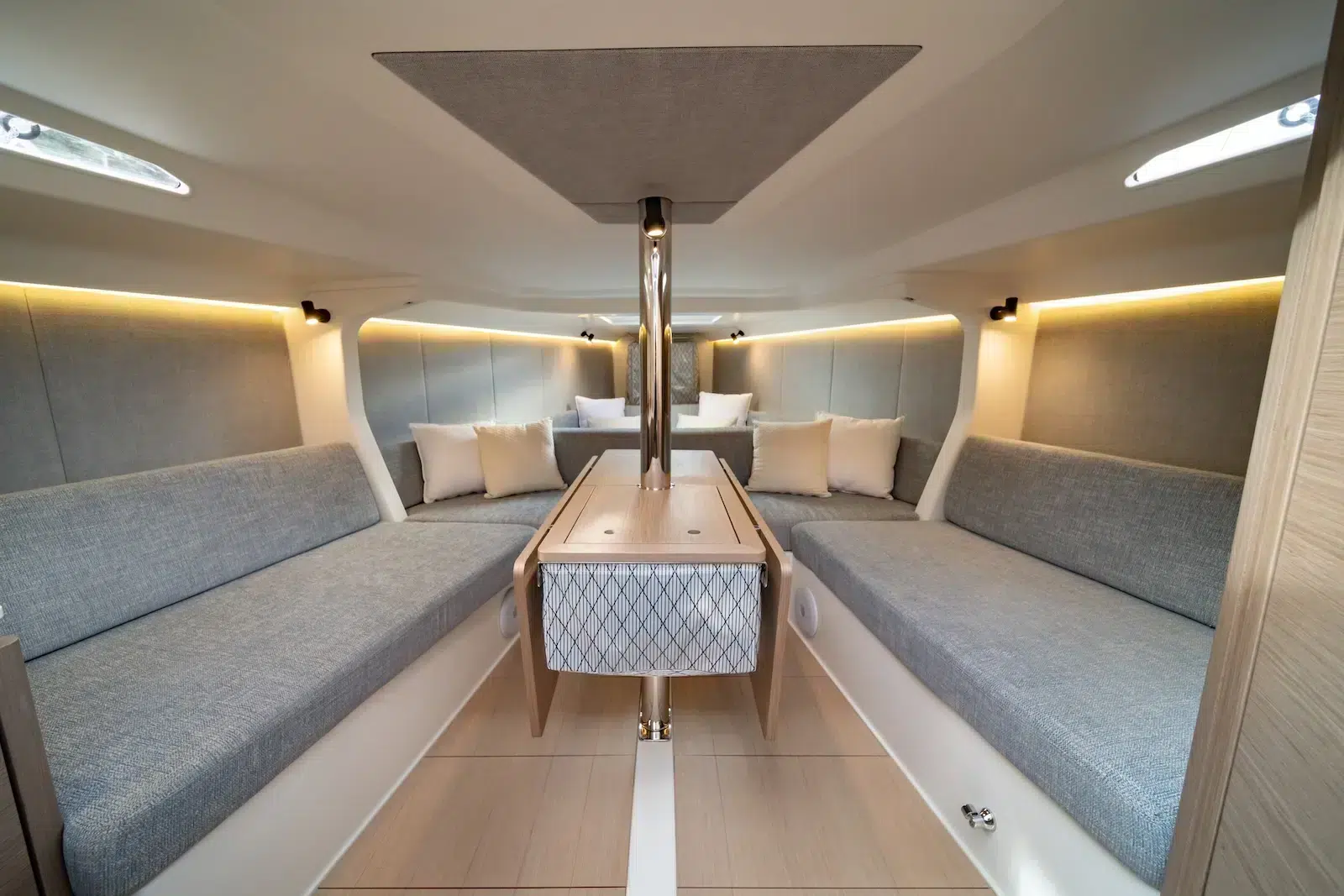 2-Day_Layout_Closed-Table