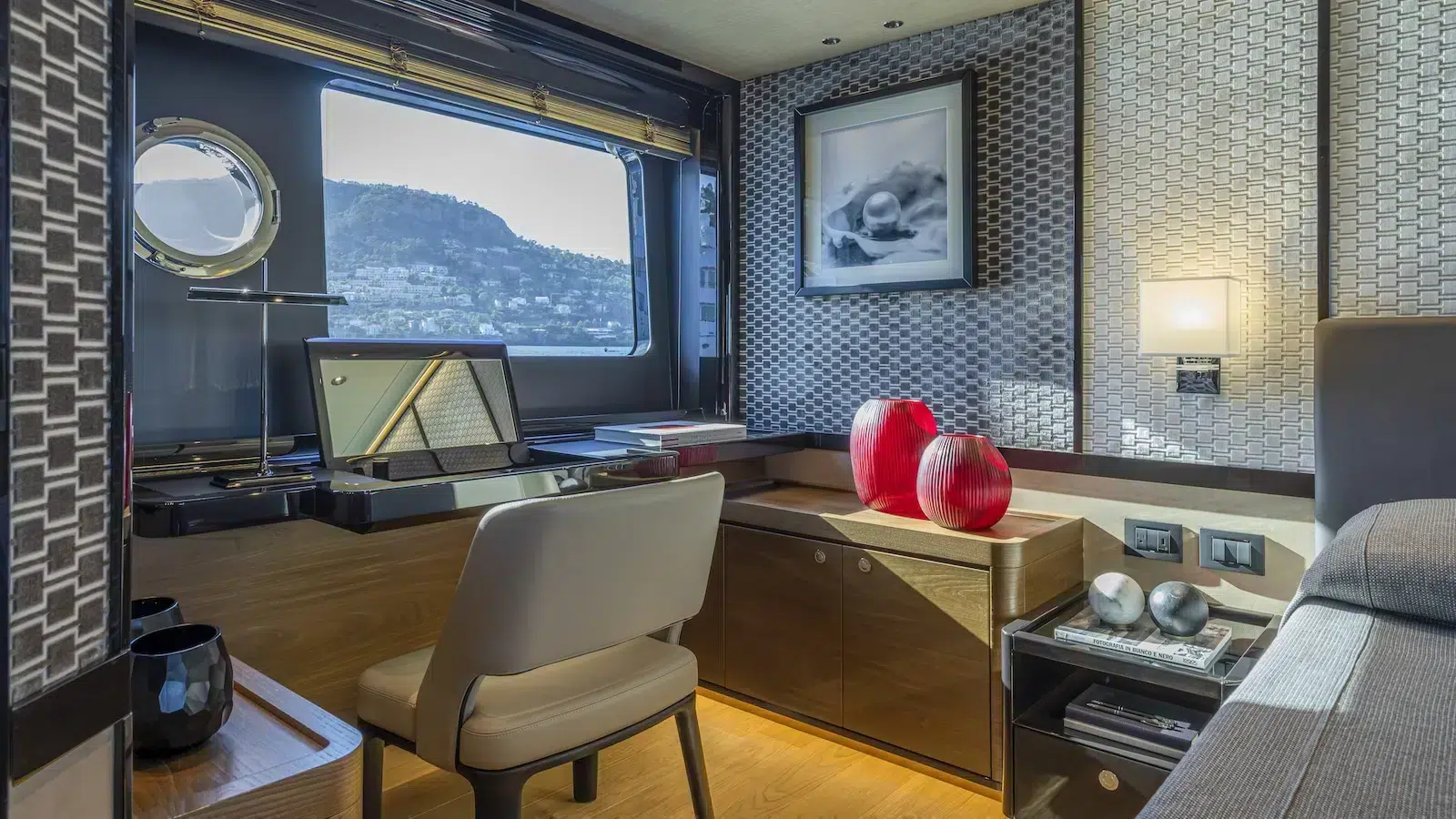 ABSOLUTE-NAVETTA-75-Master-cabin