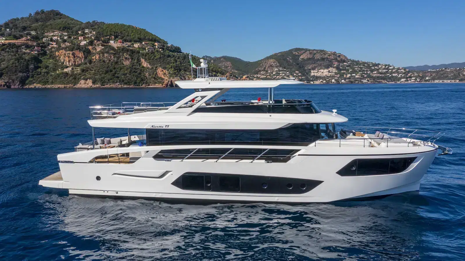 ABSOLUTE-NAVETTA-75-exteriors-2