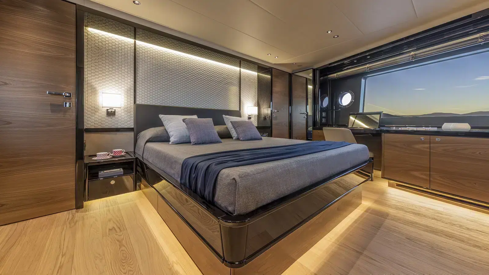 ABSOLUTE-NAVETTA-75-master-cabin-front