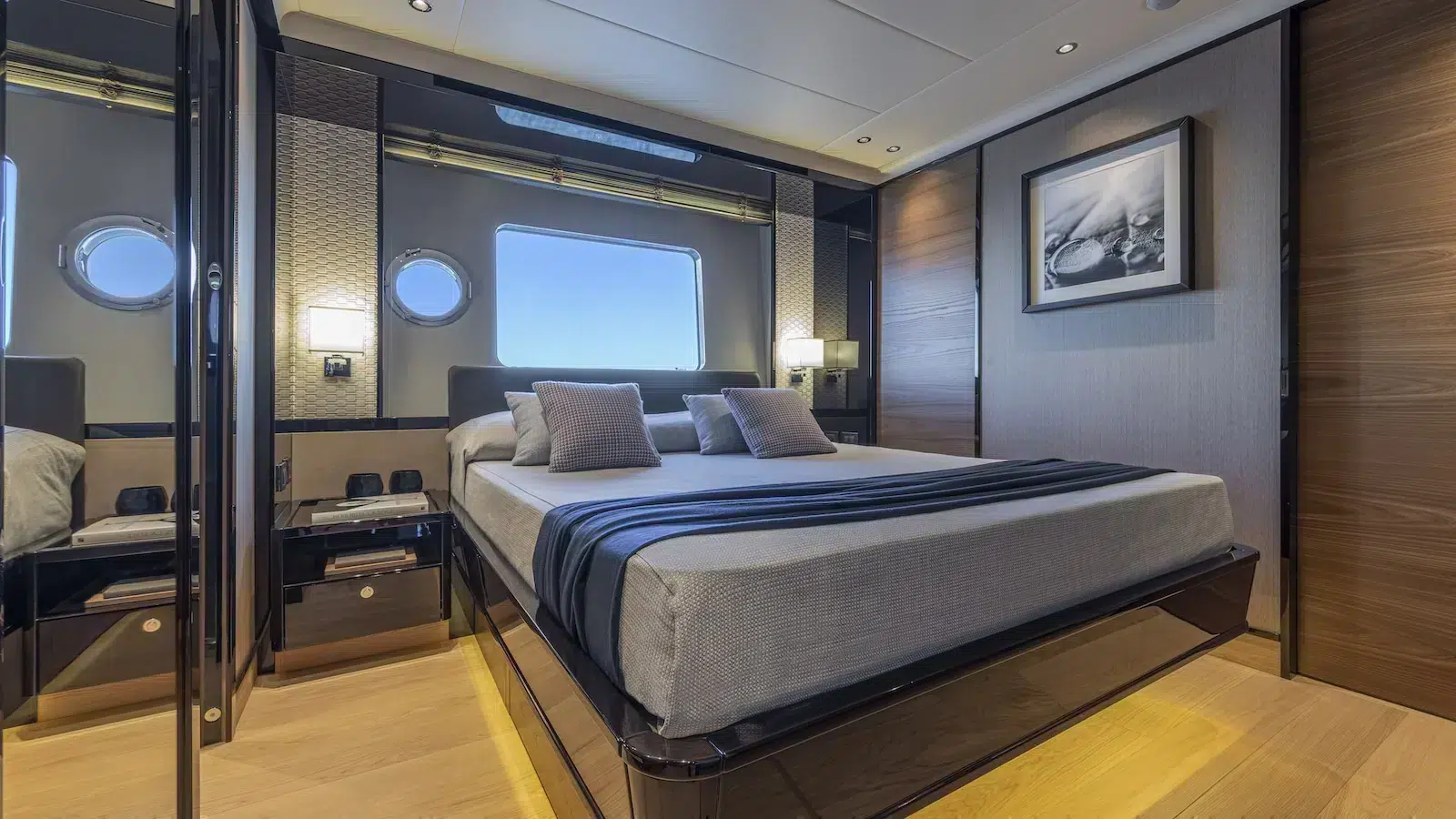 ABSOLUTE-NAVETTA-75-vip-cabin