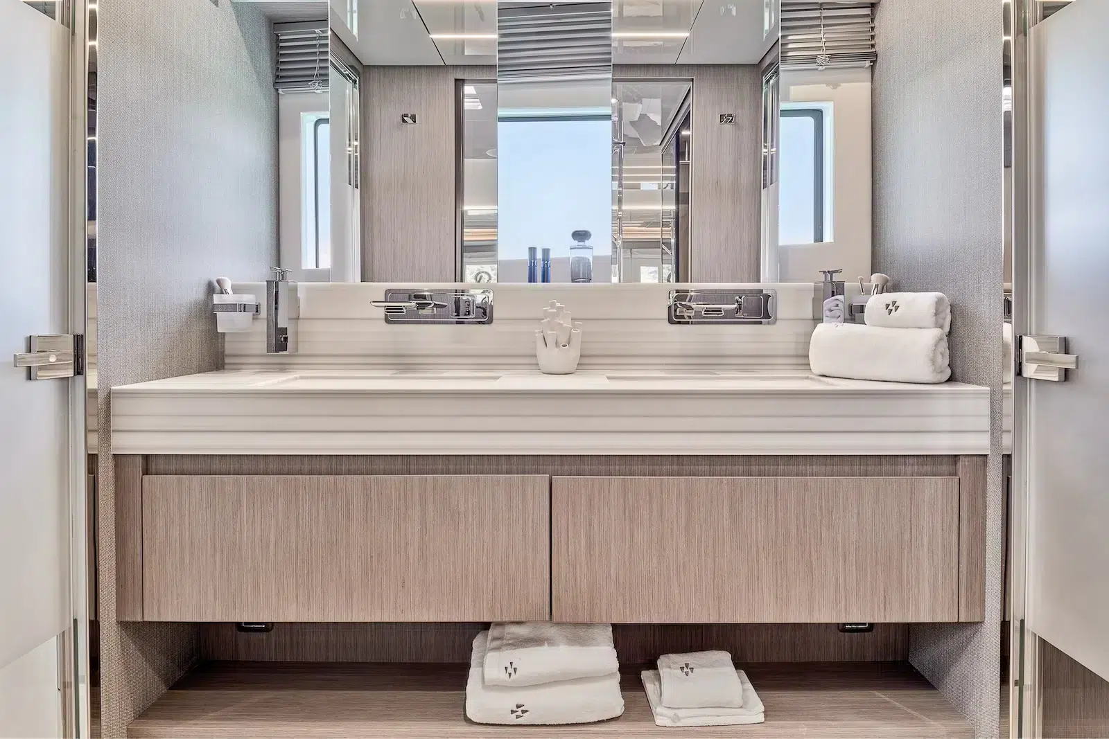 Master-cabin-bathroom-1