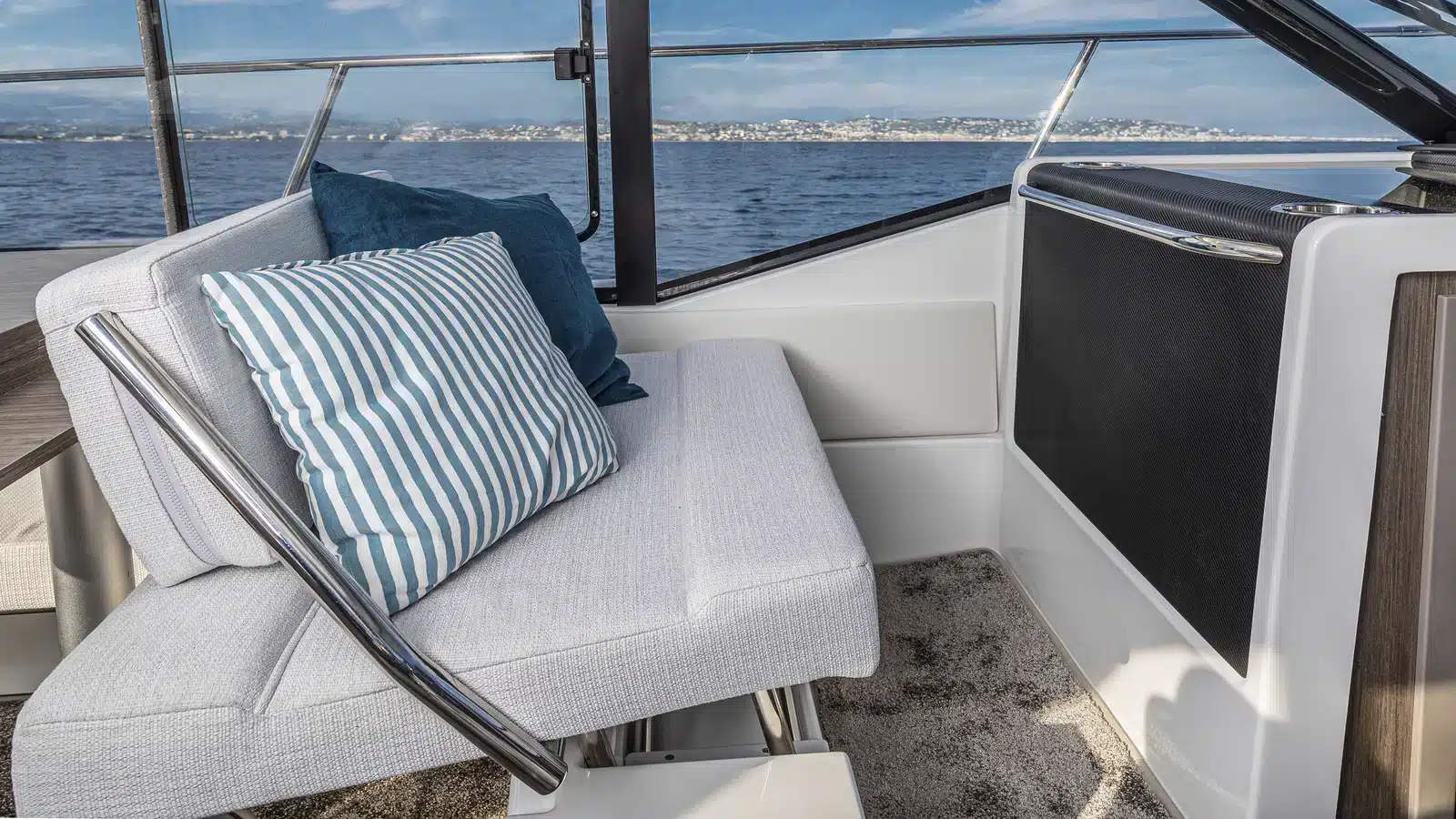 Merry_Fisher_895_Series2-seating