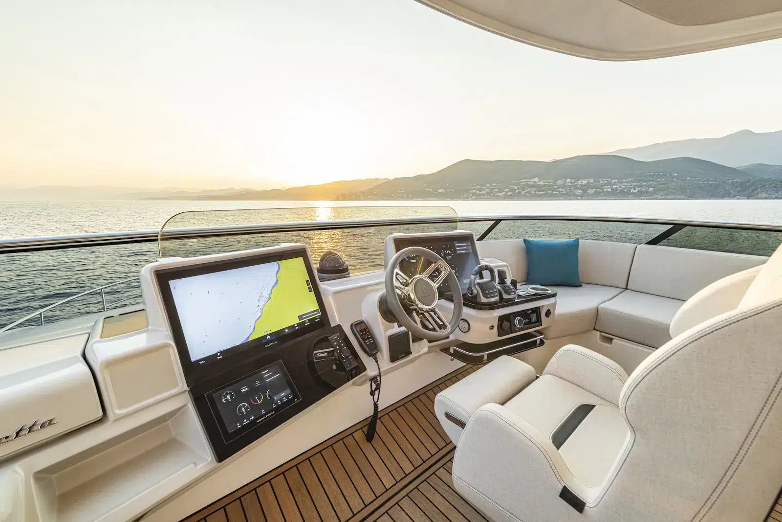 Navetta-70-Absolute-Yachts-flybridge-cockpit