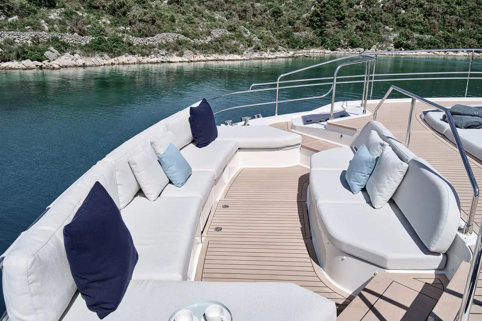 PRESTIGE-M8-BOW-SOFA-1